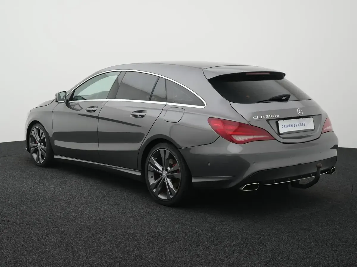 Gebraucht Mercedes CLA200 Shooting Brake 136 PS (100 kW) 2016 Mountaingrau  met. Kombi