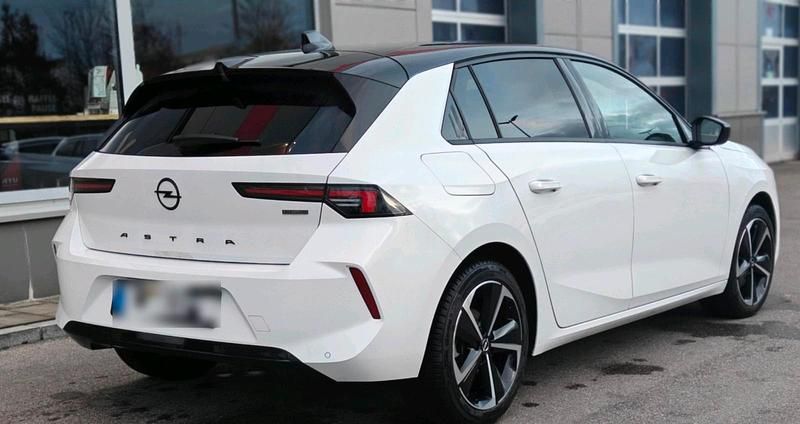 Gebraucht Opel Astra 136 PS (100 kW) 2024 Weiß Limousine