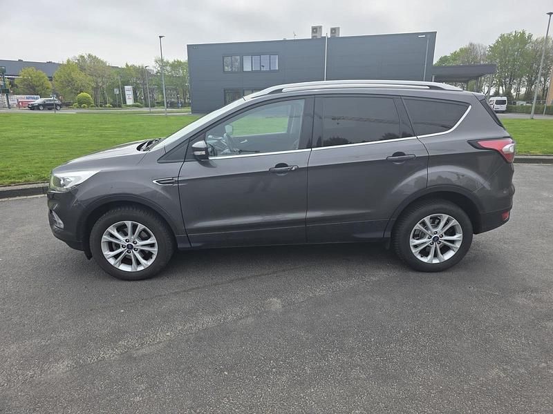 Gebraucht Ford Kuga Cool & Connect 150 PS (110 kW) 2018 Grau SUV