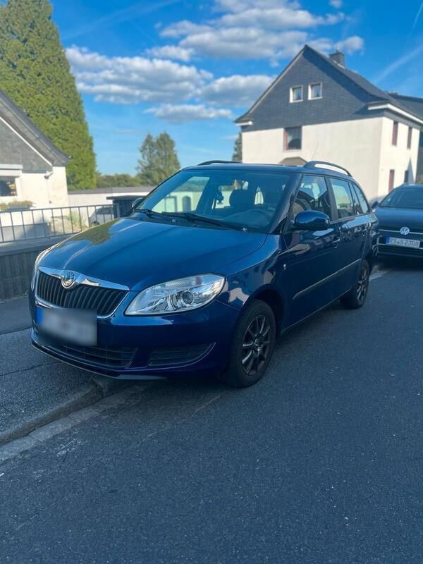Blau Gebraucht 2011 Skoda Fabia Kombi | 3.490 € (Guter Preis) - Bild 1/4