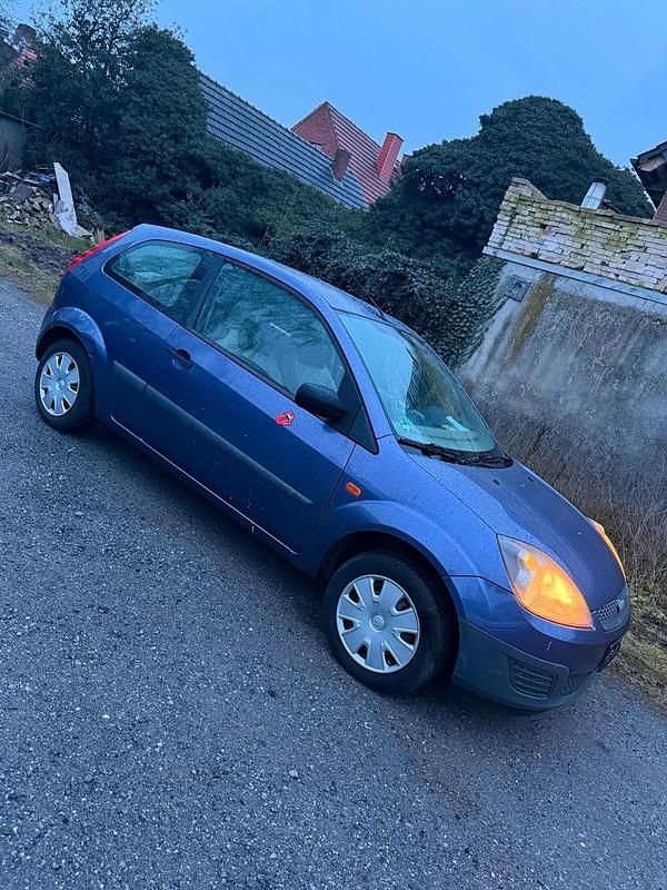 Gebraucht Ford Fiesta 69 PS (50 kW) 2006 Violet Kleinwagen