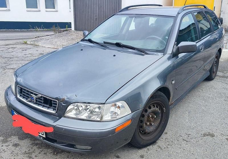 Grau Gebraucht 2001 Volvo V40 Kombi | 999 € (Fairer Preis) - Bild 1/4