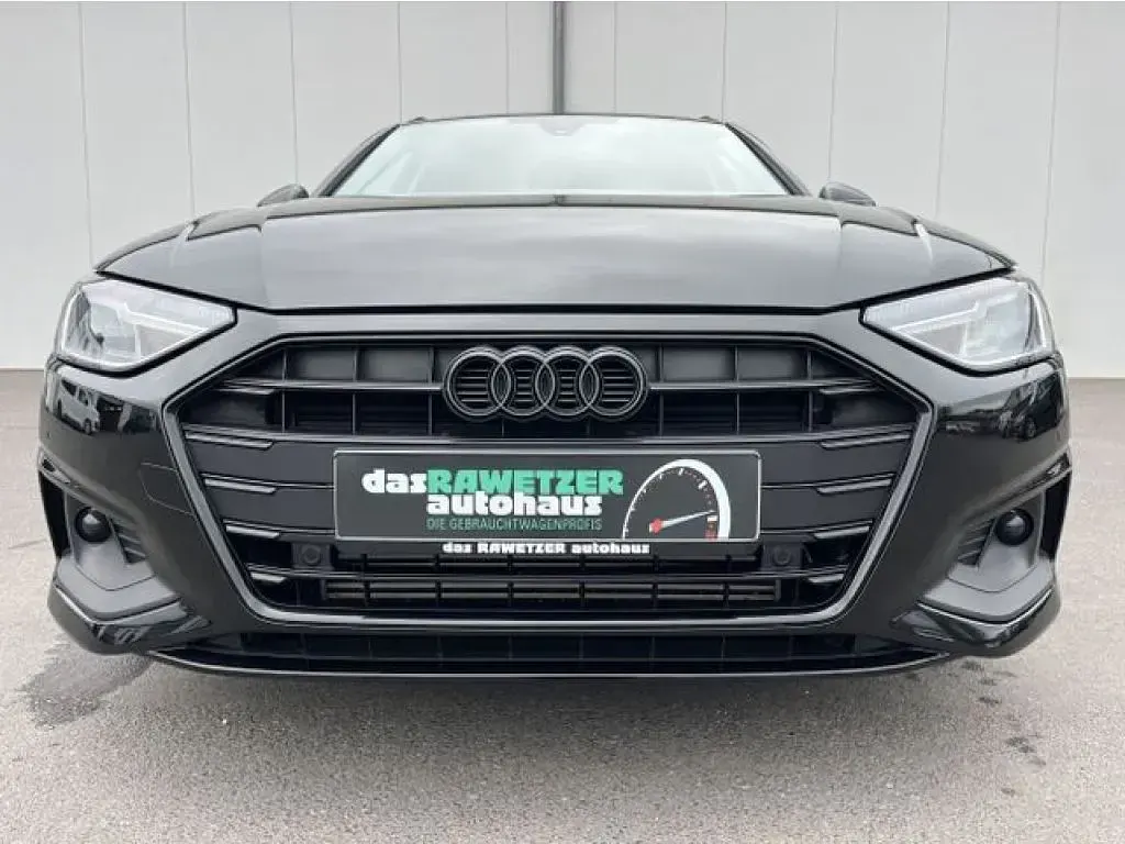 Używany Audi A4 S-Line 150 KM (110 kW) 2022 Czarny Kombi