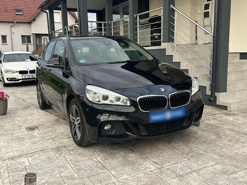 Schwarz Gebraucht 2016 BMW 218 Sport Line Kombi | 11.999 € (Guter Preis) - Bild 1/4