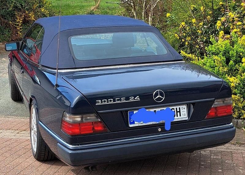 Gebraucht Mercedes E300 220 PS (161 kW) 1993 Blau Cabrio