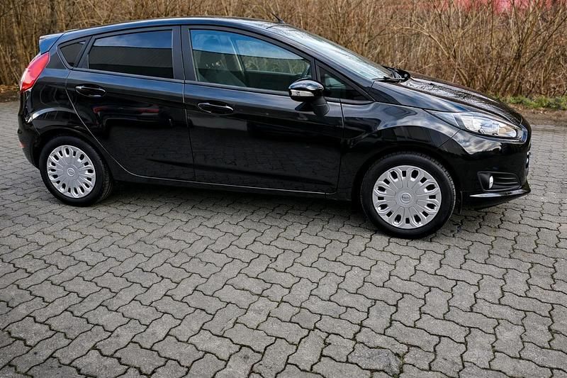 Gebraucht Ford Fiesta 80 PS (58 kW) 2014 Schwarz Kleinwagen