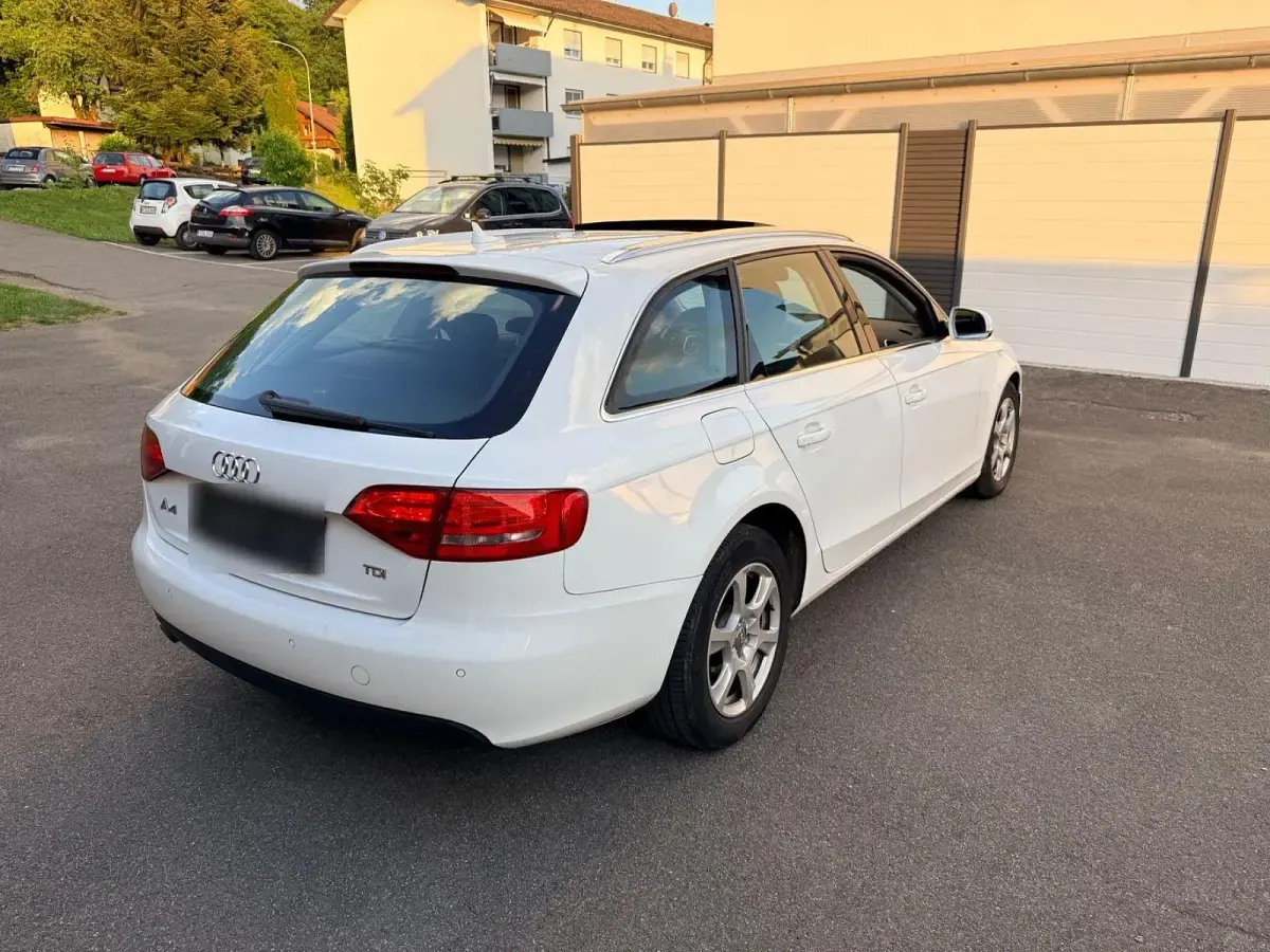 Gebraucht Audi A4 Attraction 143 PS (105 kW) 2012 Weiß Kombi