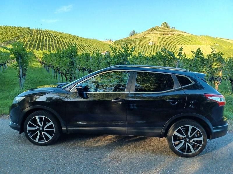 Schwarz Gebraucht 2015 Nissan Qashqai Tekna+ SUV | 9.999 € (Superpreis) - Bild 1/4