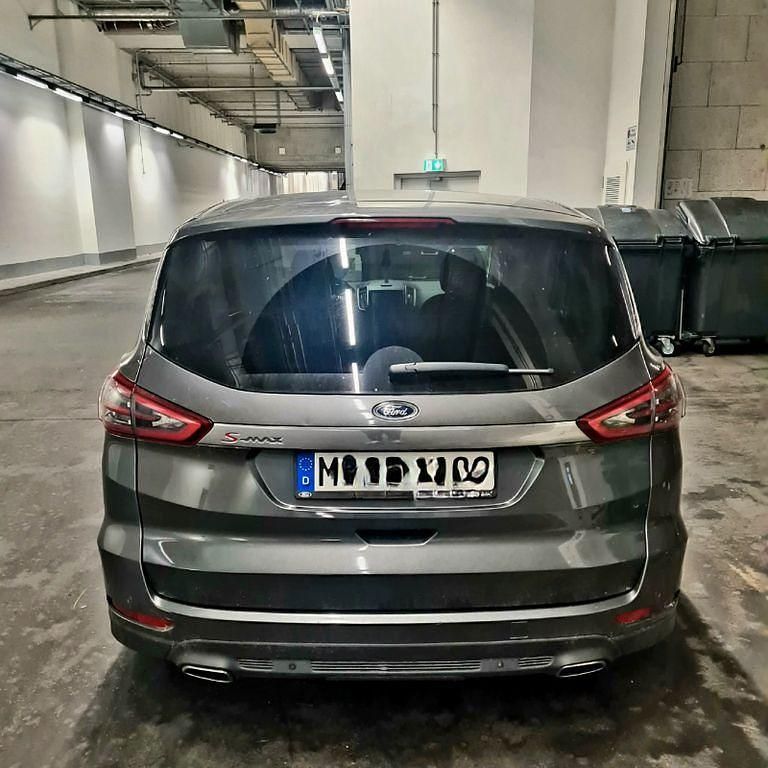 Grau Gebraucht 2017 Ford S-MAX Titanium Van / Kleinbus | 13.299 € (Fairer Preis) - Bild 1/4
