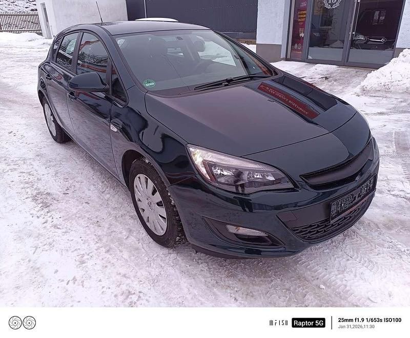 Gebraucht Opel Astra Selection 116 PS (85 kW) 2015 Smaragd gruen (mi) Kleinwagen