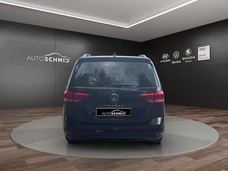 Gebraucht VW Touran Active 150 PS (110 kW) 2022 Schwarz Van / Kleinbus