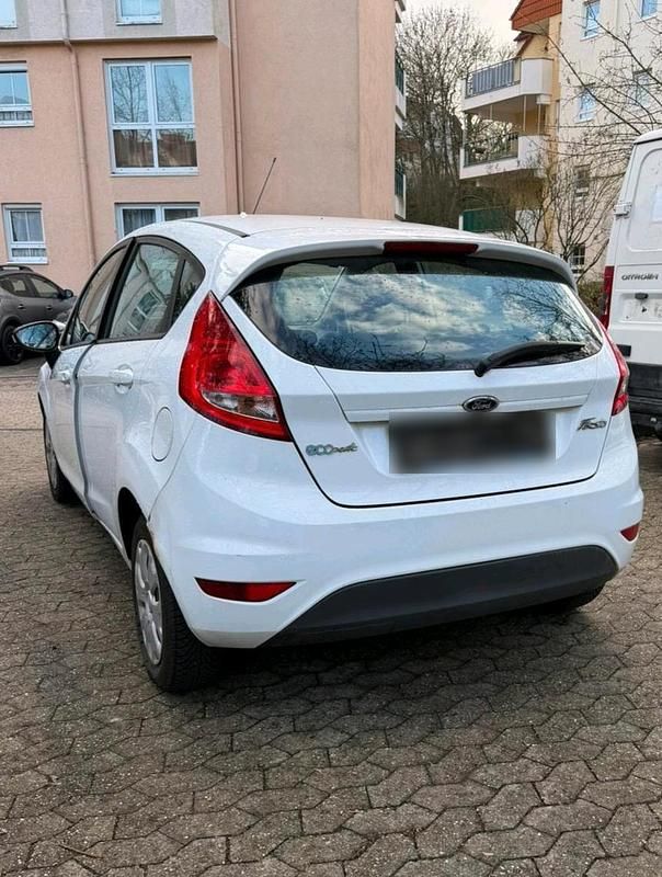 Gebraucht Ford Fiesta 95 PS (69 kW) 2010 Weiß Kleinwagen