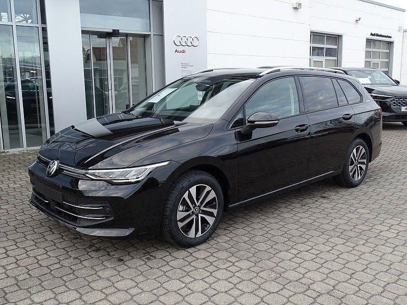 Neu VW Golf VIII 150 PS (110 kW) 2026 Schwarz Kombi