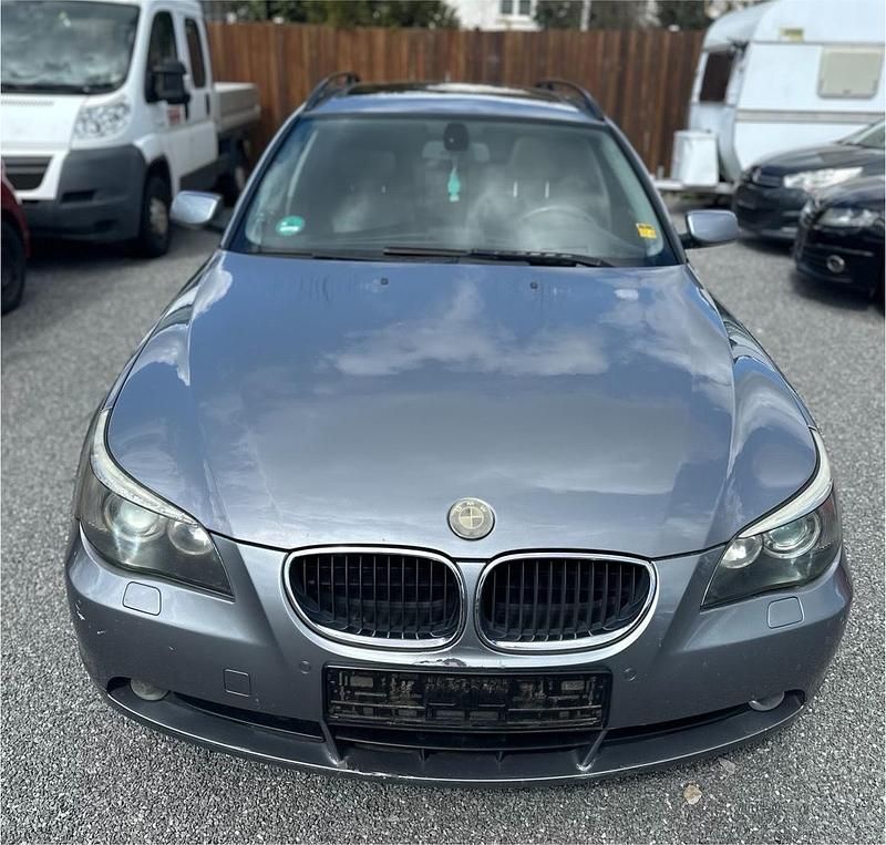 Gebraucht BMW 525 177 PS (130 kW) 2004 Grau Kombi