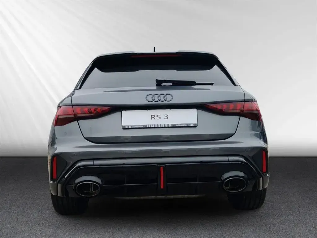 Gebraucht Audi RS3 Sport 400 PS (294 kW) 2026 Grau Limousine