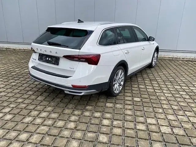 Gebraucht Skoda Octavia Comfort 150 PS (110 kW) 2022 Candy weiß Kombi