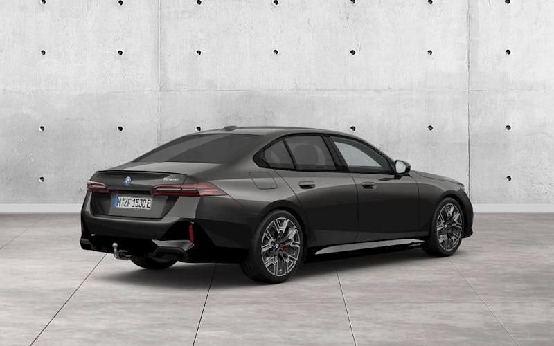 Neu BMW 530e 299 PS (219 kW) 2026 Silber Limousine