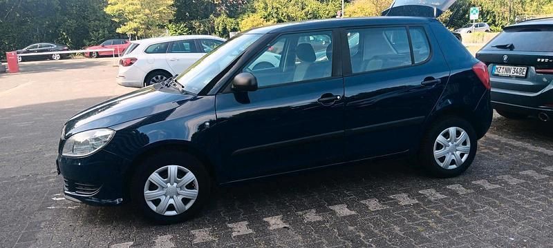 Blau Gebraucht 2010 Skoda Fabia Kleinwagen | 2.000 € (Superpreis) - Bild 1/2