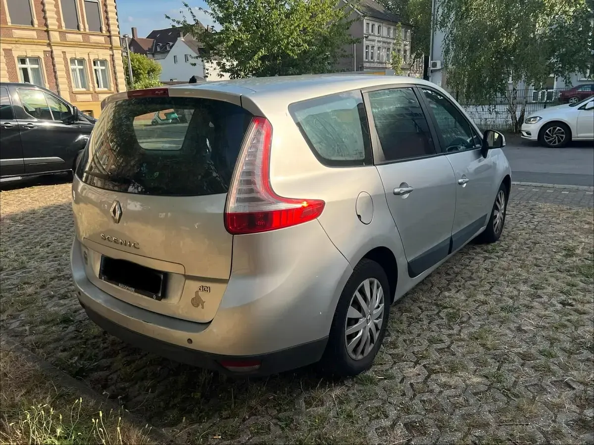 Gebraucht Renault Grand Scénic III 106 PS (77 kW) 2010 Silber Van / Kleinbus