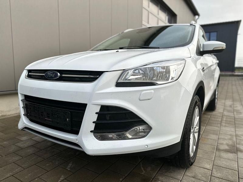 Gebraucht Ford Kuga Titanium 179 PS (131 kW) 2016 Weiß SUV