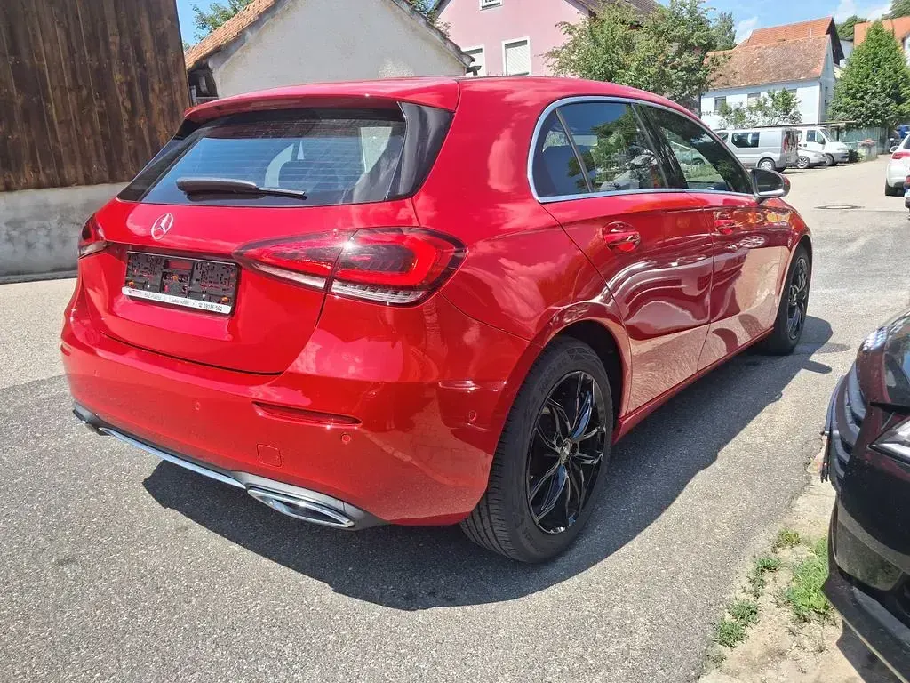 Gebraucht Mercedes A200 Progressive 163 PS (119 kW) 2019 Rot Limousine