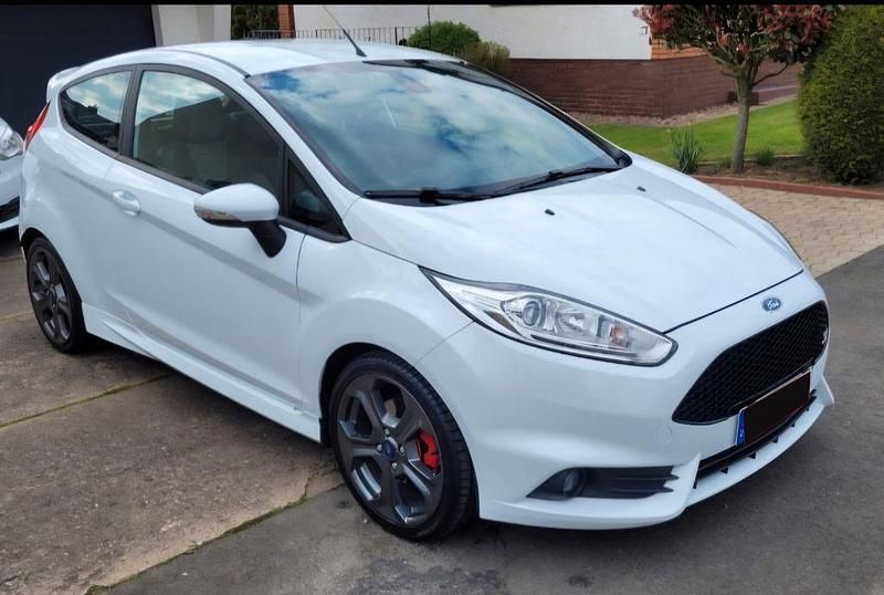 Gebraucht Ford Fiesta ST 182 PS (133 kW) 2016 Weiß Kleinwagen