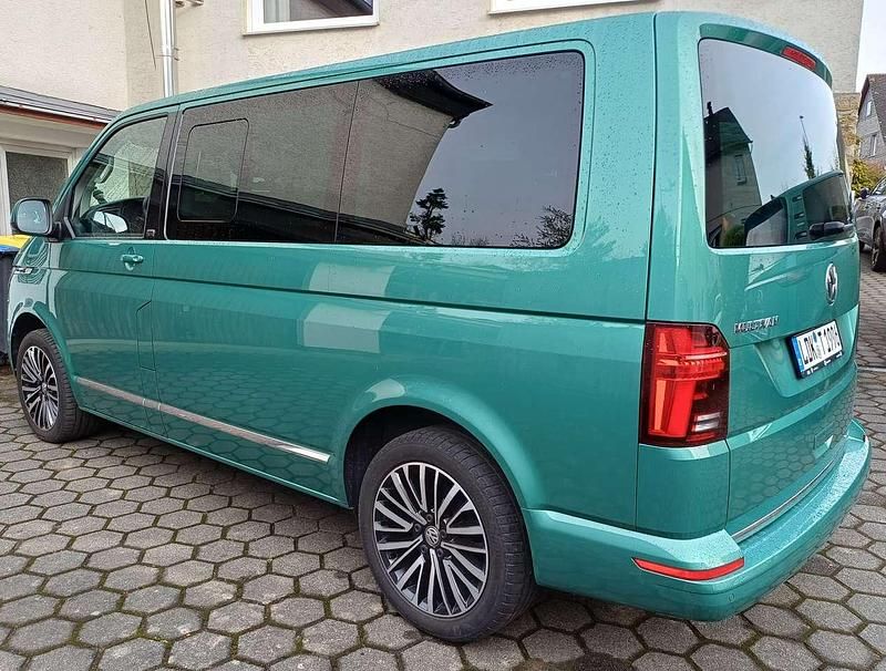 Gebraucht VW Multivan Generation Six 150 PS (110 kW) 2021 Grün Van