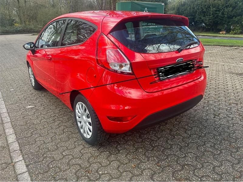 Gebraucht Ford Fiesta 70 PS (51 kW) 2015 Rot Limousine