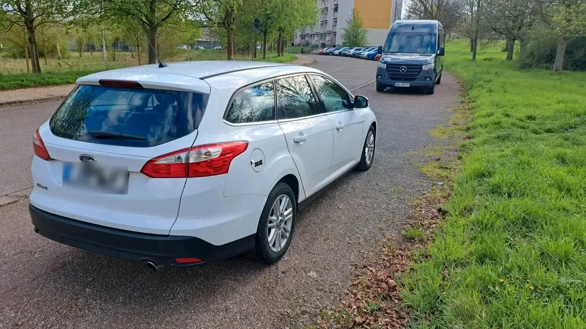 Gebraucht Ford Focus 140 PS (102 kW) 2012 Weiß Kombi