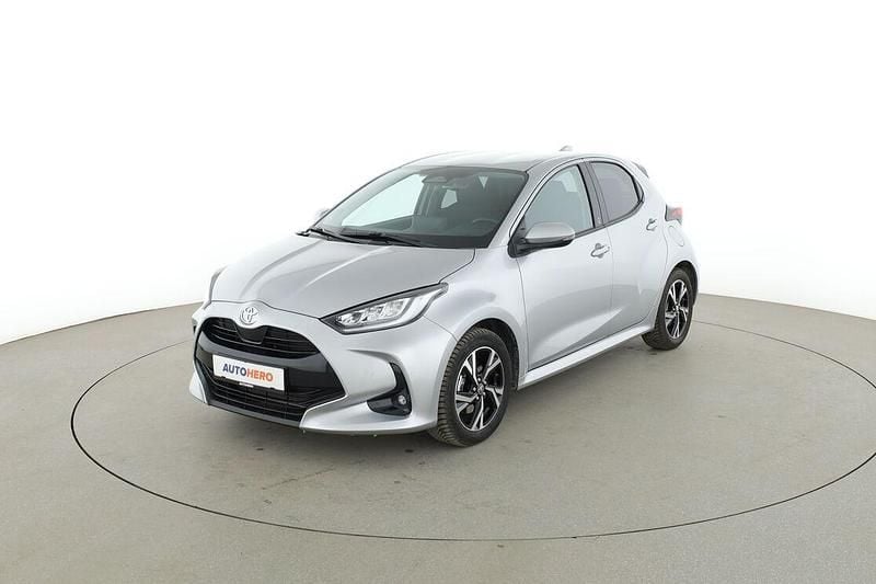 Käytetty Toyota Yaris Hybrid Team 2024 Sedan