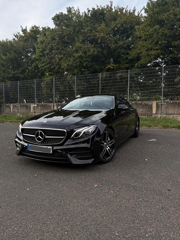 Schwarz Gebraucht 2017 Mercedes E300 AMG Coupé | 29.900 € (Etwas zu teuer) - Bild 1/4
