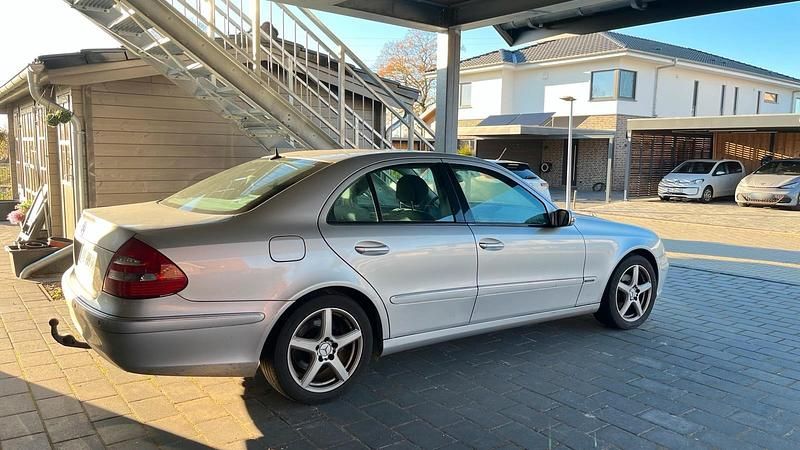 Gebraucht Mercedes E200 122 PS (89 kW) 2005 Silber Limousine