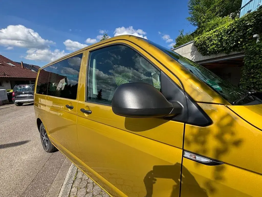 Gebraucht VW Multivan Trendline 150 PS (110 kW) 2019 Gold Van / Kleinbus