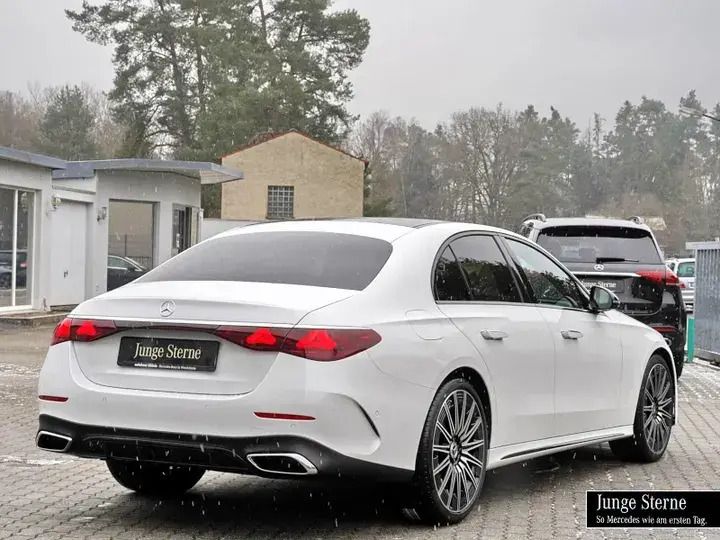 Gebraucht Mercedes E220 AMG 197 PS (144 kW) 2023 Weiß Limousine