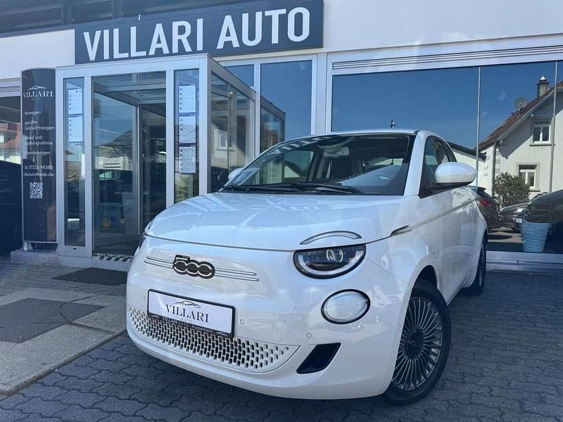 Bianco bianco/ bossa nova/calc Gebraucht 2021 Fiat 500e Icon Kleinwagen | 15.750 € (Fairer Preis) - Bild 1/4
