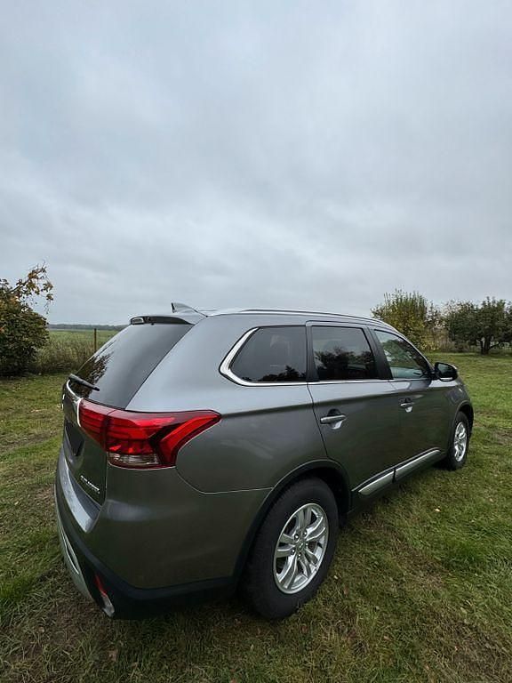 Gebraucht Mitsubishi Outlander Diamant Edition 150 PS (110 kW) 2019 Grau SUV