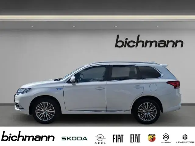 Gebraucht Mitsubishi Outlander P-HEV Top 224 PS (164 kW) 2021 Weiss SUV