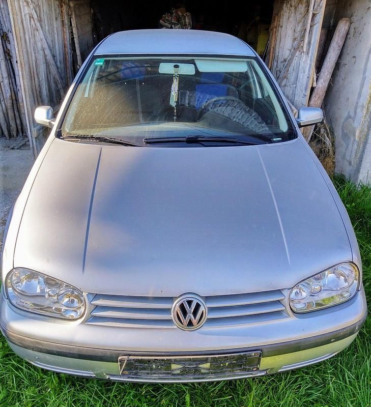 Silber Gebraucht 2001 VW Golf IV Kleinwagen | 300 € (Superpreis) - Bild 1/4
