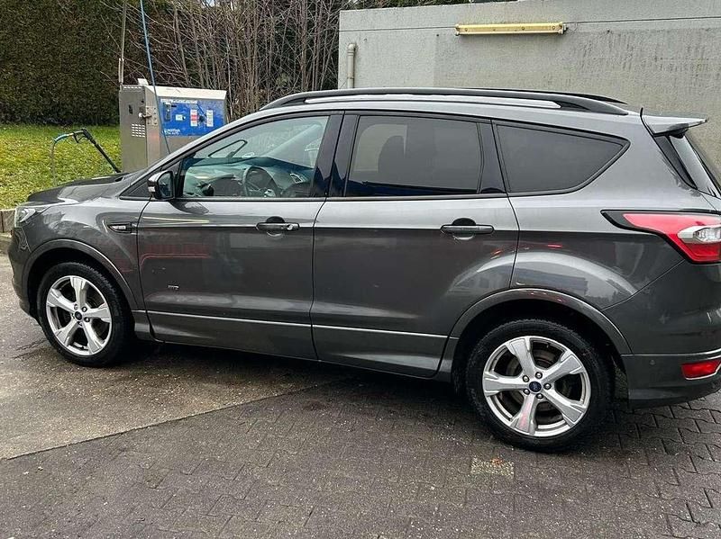Grau Gebraucht 2019 Ford Kuga ST-Line SUV | 17.500 € (Guter Preis) - Bild 1/4