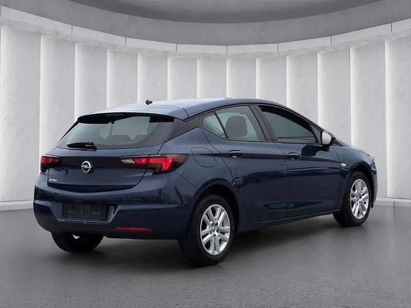 Używany Opel Astra Edition 110 KM (80 kW) 2019 Niebieski Sedan/Limuzyna