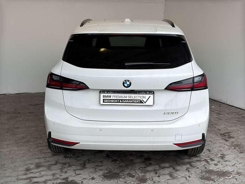 Gebraucht BMW 220 156 PS (114 kW) 2025 Alpinweiss Kombi