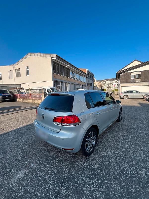 Gebraucht VW Golf VI 122 PS (89 kW) 2012 Silber Kleinwagen