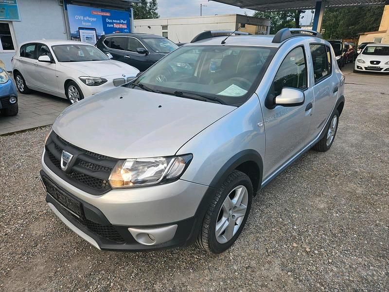 Gebraucht Dacia Sandero Stepway 90 PS (66 kW) 2015 Silber Limousine