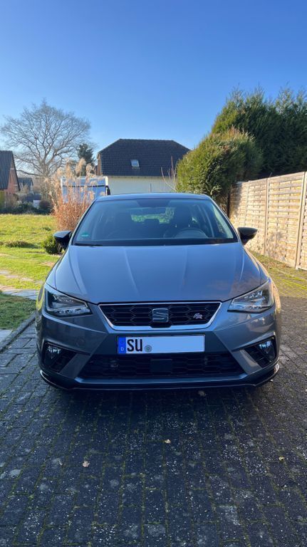 Grau Gebraucht 2018 Seat Ibiza FR Limousine | 10.400 € (Fairer Preis) - Bild 1/4