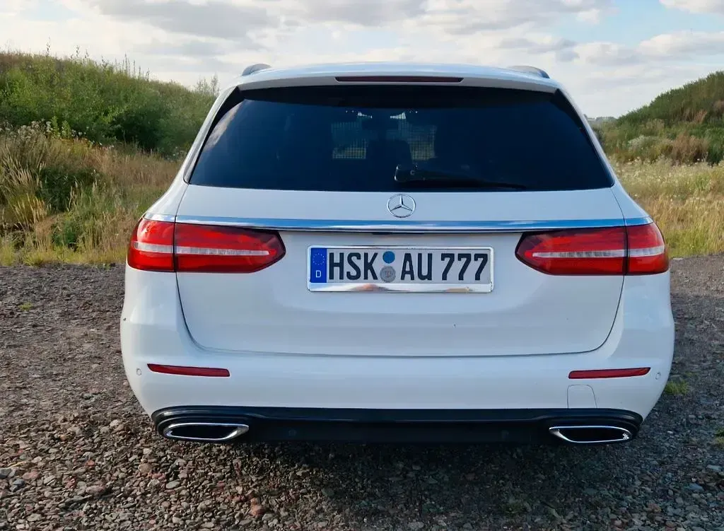 Gebraucht Mercedes E200 Avantgarde 150 PS (110 kW) 2017 Weiß Limousine