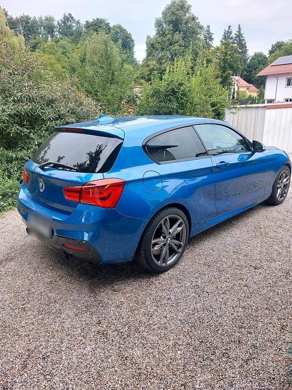Blau Gebraucht 2015 BMW 135 Kleinwagen | 18.900 € (Fairer Preis) - Bild 1/4