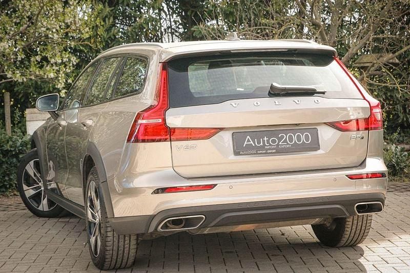 Gebraucht Volvo V60 CC 250 PS (183 kW) 2020 Grau Kombi
