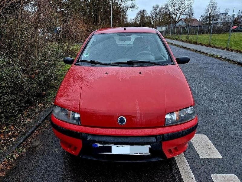 Rot Gebraucht 2002 Fiat Punto Dynamic Limousine | 1.499 € (Fairer Preis) - Bild 1/4