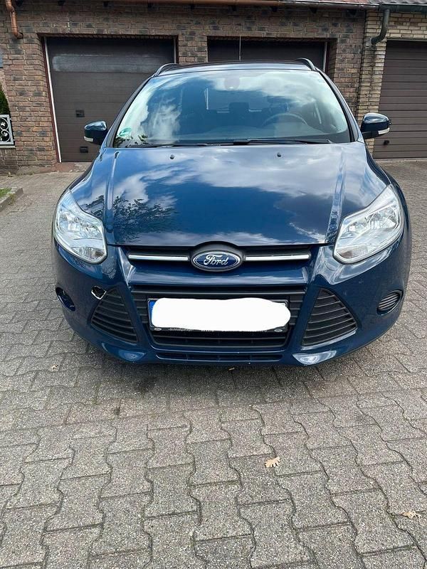 Usado Ford Focus Trend 116 HP (85 kW) 2014 Azul Sedan