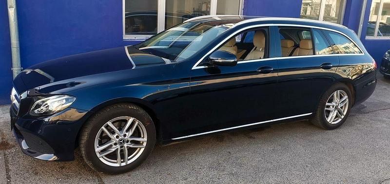 Gebraucht Mercedes E220 Avantgarde 194 PS (142 kW) 2018 Blau Limousine
